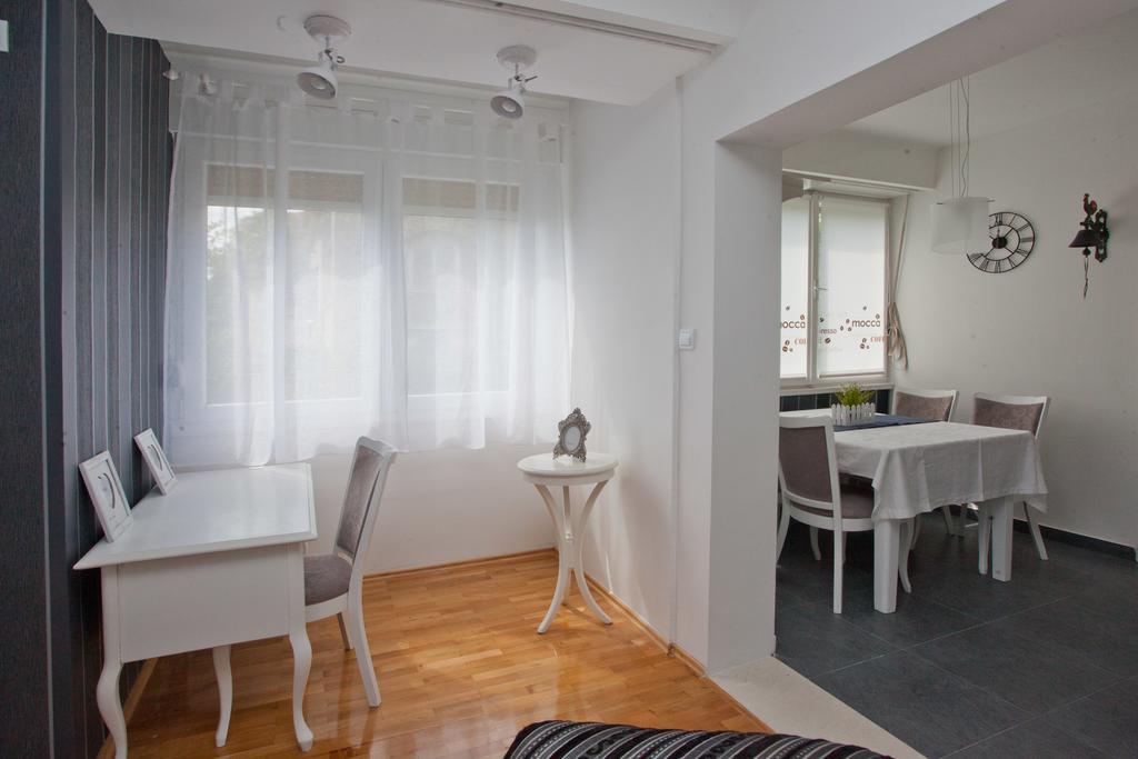 Apartment Macho Split Bilik gambar